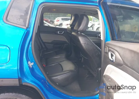 2022 Jeep Compass Latitude 4X4 z USA, uszkodzony, nr VIN 3C4NJDBB1NT164490